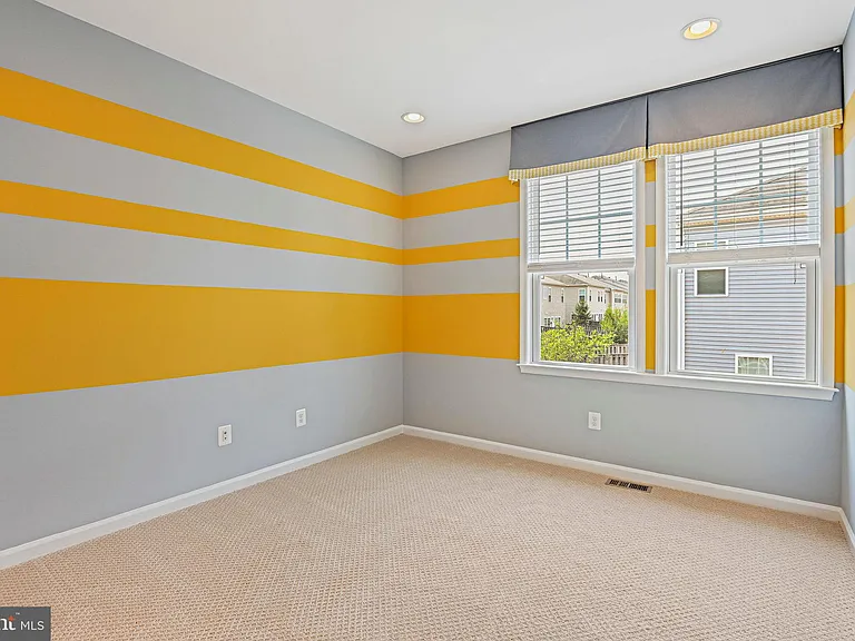 42350 Benfold Sq — Photo 32