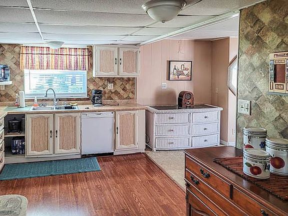 4th image of 13134 Orange Ave #401