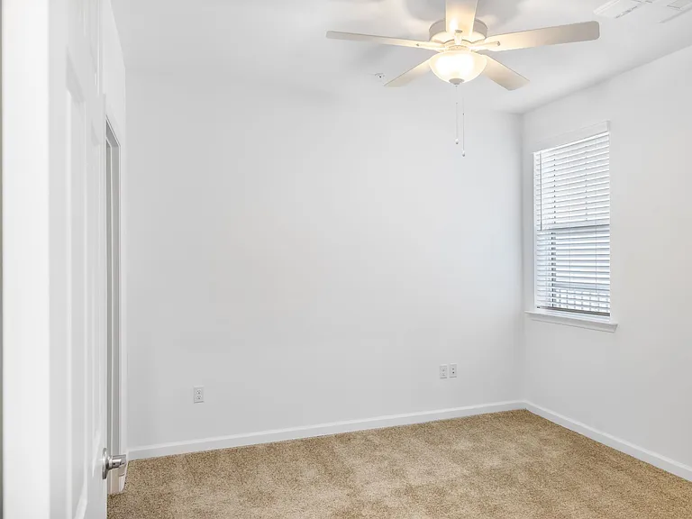 Ashton Oaks — Photo 17