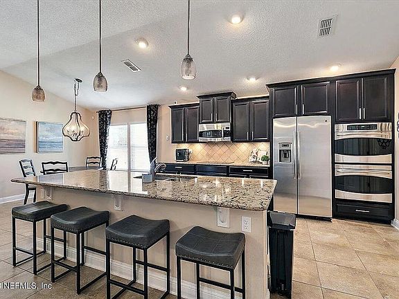 4th image of 725 W Kings College Dr