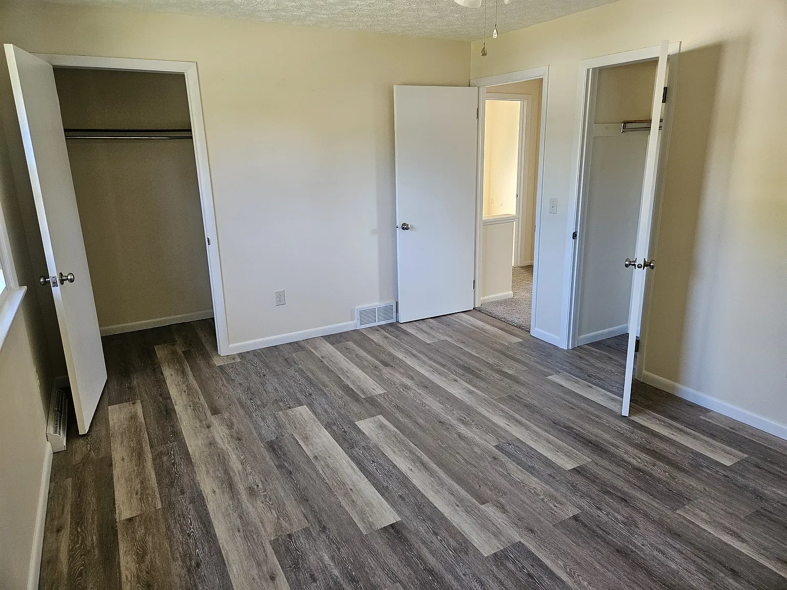 3 bed, 1030 sqft, $1,275 — Photo 4