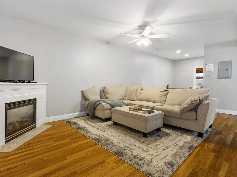 734 E 6th St #3 — Photo 6