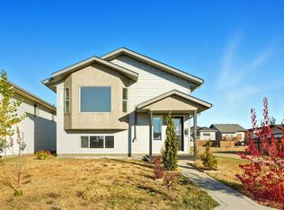 32 Hunter Rd, Sylvan Lake, AB T4S2L6