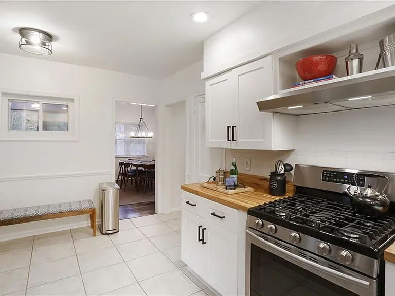 961 E Rock Springs Rd NE — Photo 18