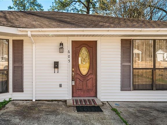 4th image of 605 Forest Dr