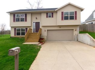 3835 W 15th Street Ct, Davenport, IA 52804