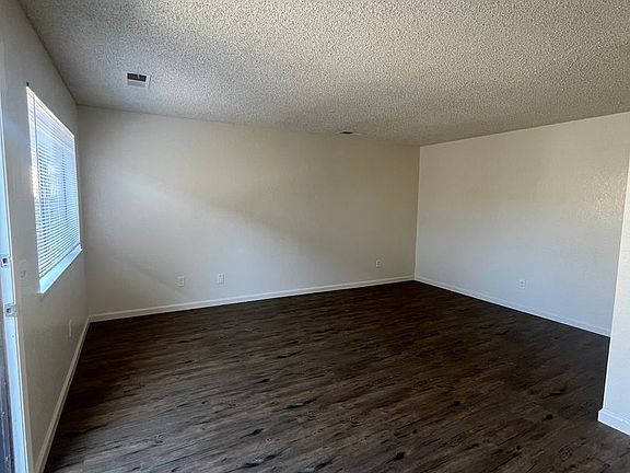 2nd image of 134-40 S Peppertree St #138