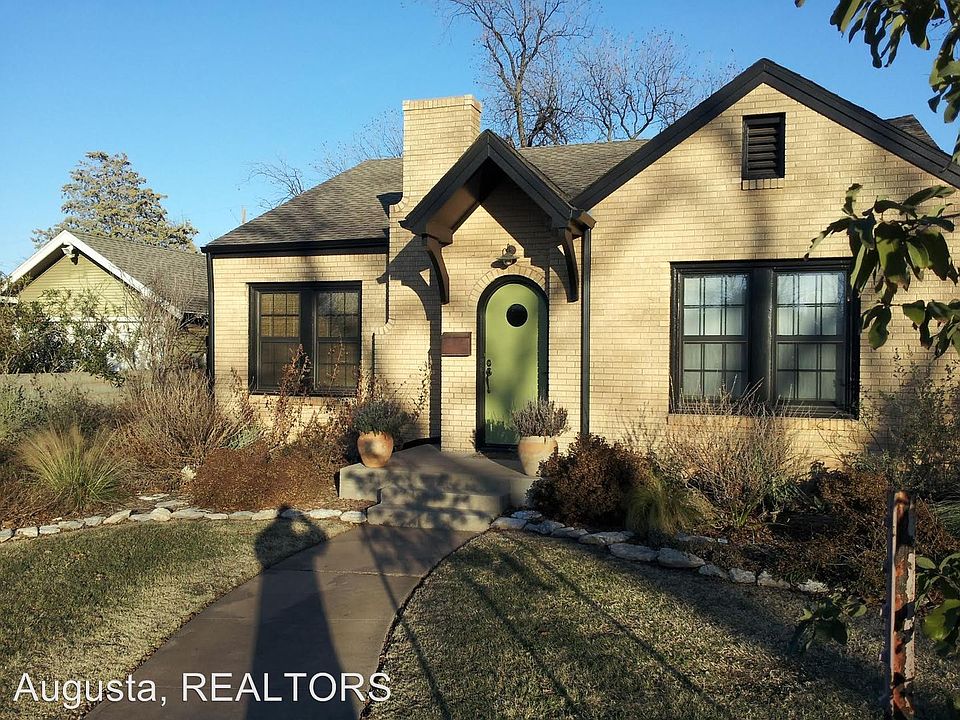 1st image of 1017 Ross Ave