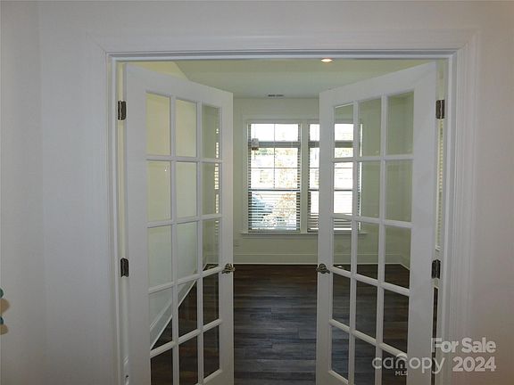 5th image of 602 Piazza Pl #26