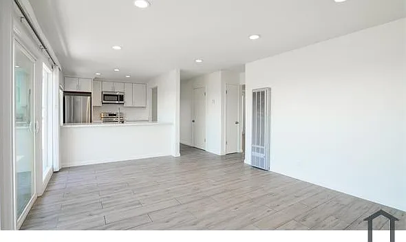 2 bed, 950 sqft, $2,199 — Photo 3