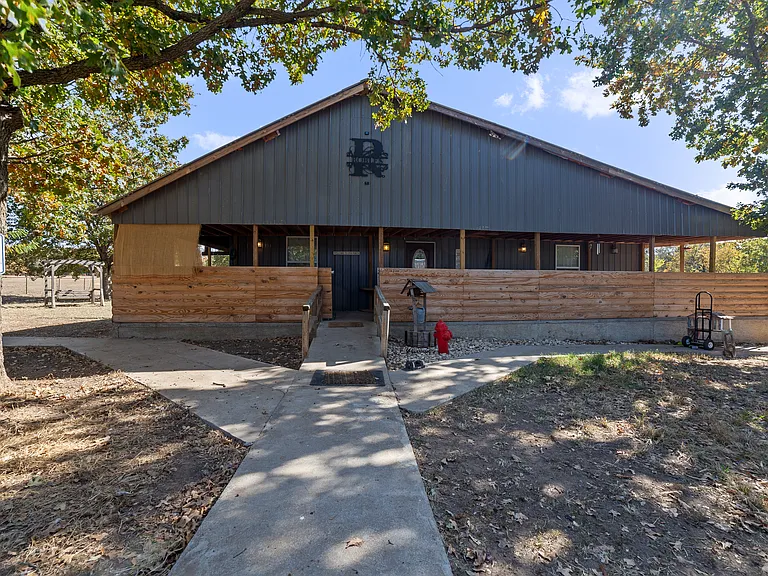 49044 W Highway 66 — Photo 2