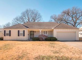 7716 Ward Pkwy, Kansas City, MO 64114