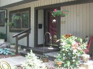 527 Victoria Sq, Brighton, MI 48116