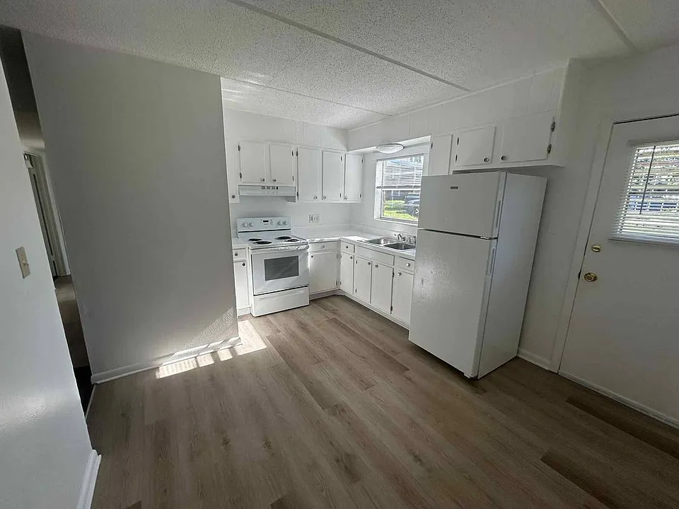 Pine Ridge Apartments at Shalimar