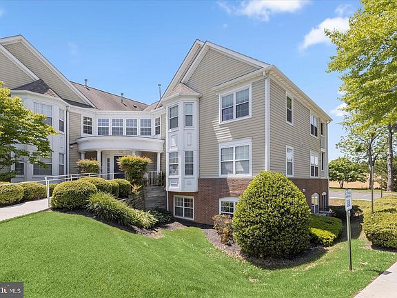 2nd image of 102 Bayland Dr Unit 16