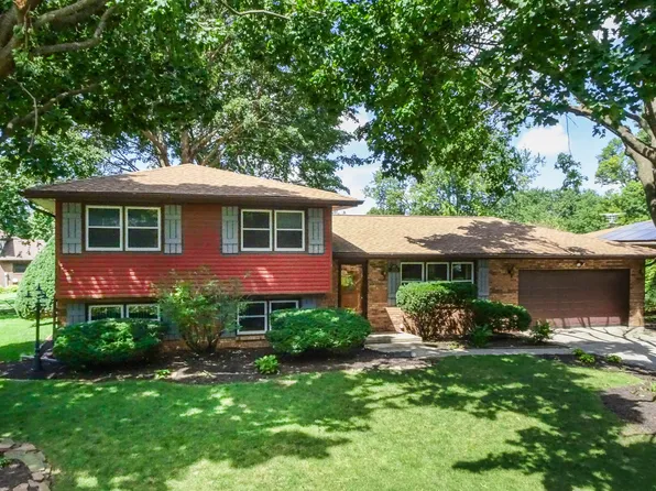 1113 Andover St, Bloomington, IL 61704