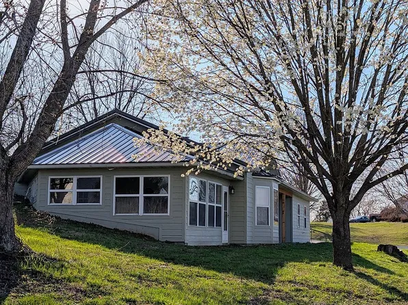 208 N Julie Ave, Mansfield, MO 65704