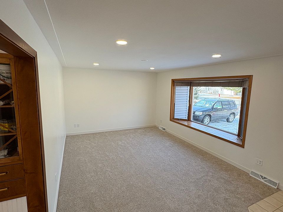 1st image of 1015 15th St W