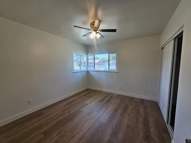 8552 Devenir Ave — Photo 17