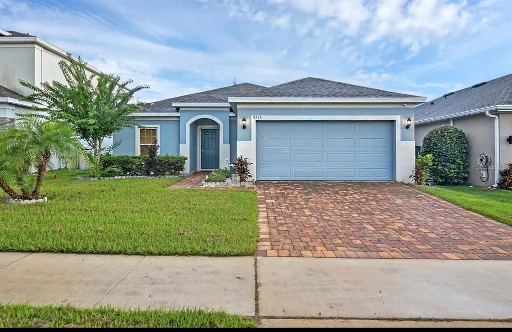 4 bed, 2.0 bath, 1730 sqft, $2,350 — Photo 1
