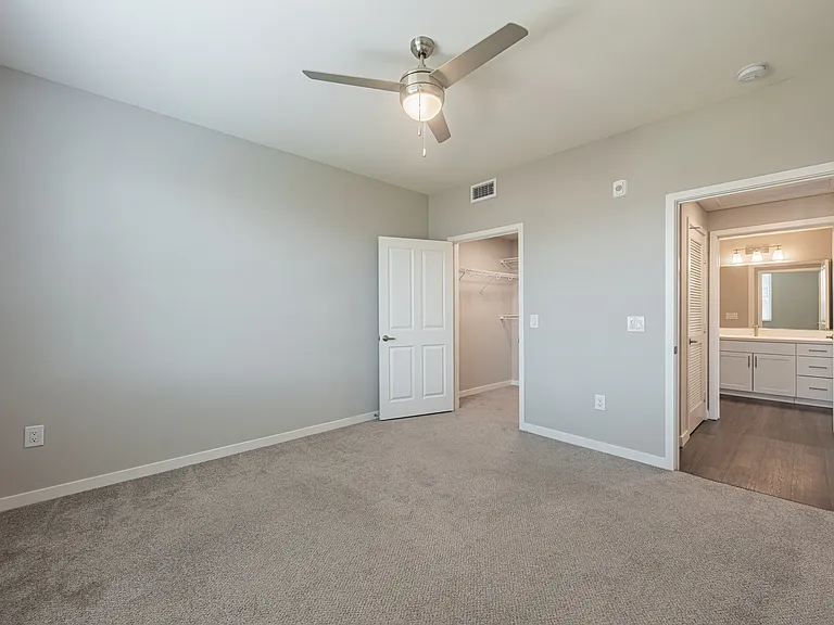 Los Alamitos Luxury Apartments — Photo 74
