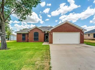 322 Beaumont Dr, Weatherford, TX 76086
