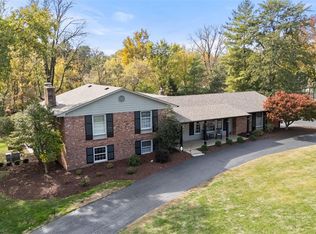 13 Balcon Est, Saint Louis, MO