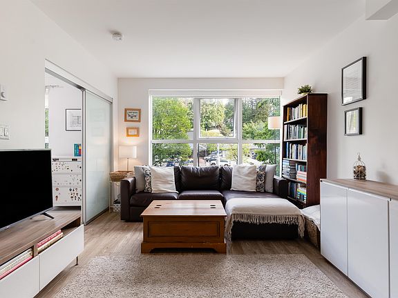 3rd image of 1061 Marine Dr #216