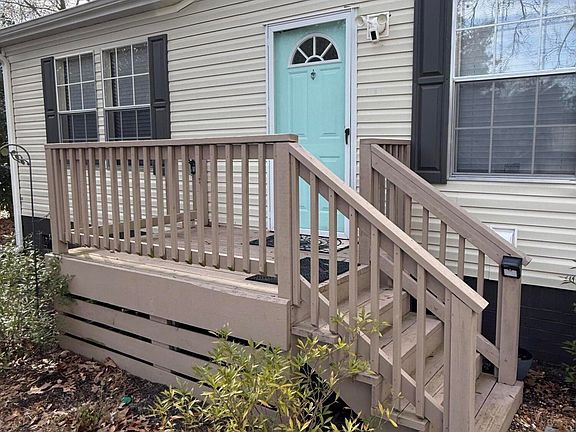 3rd image of 407 Maple Street SW