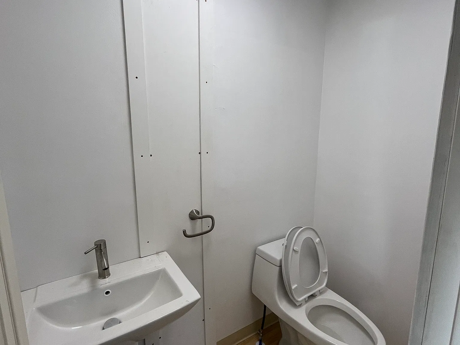 2 bed, 1.5 bath, 12000 sqft, $2,200 — Photo 4