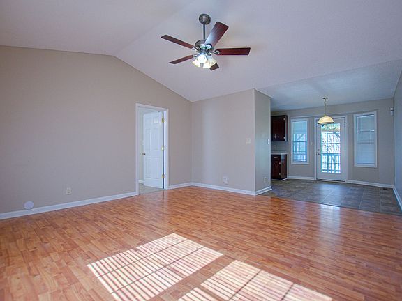 4th image of 325 Donna Dr