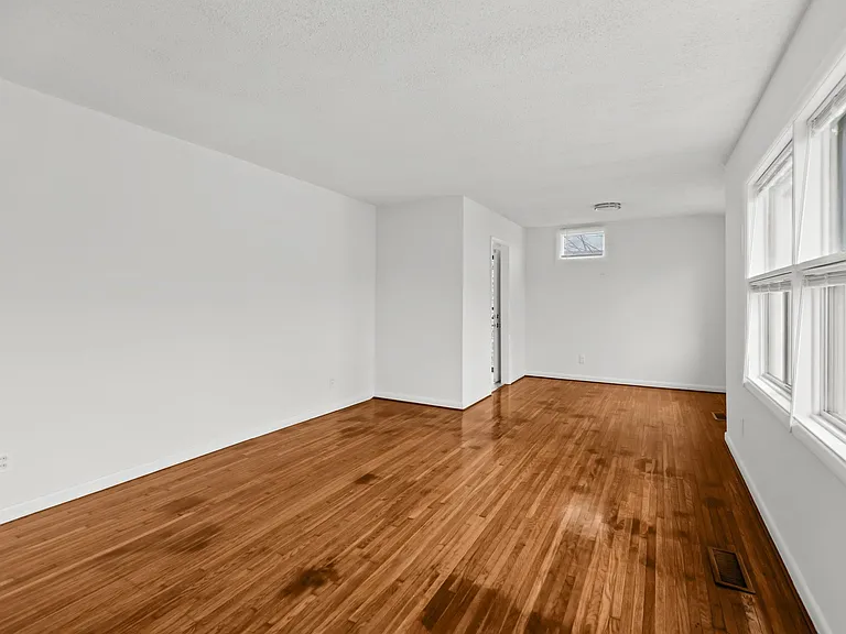 6715 Court N — Photo 2
