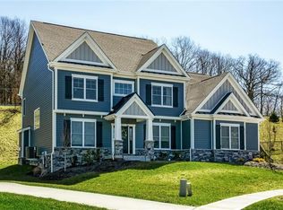 215 Red Hawk Dr, Cranberry Township, PA 16066