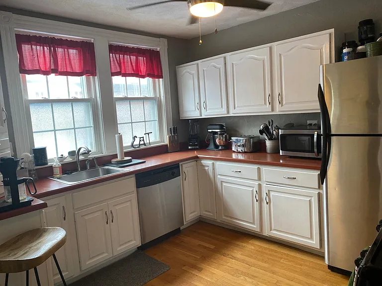 102 Pleasant St #1 — Photo 6