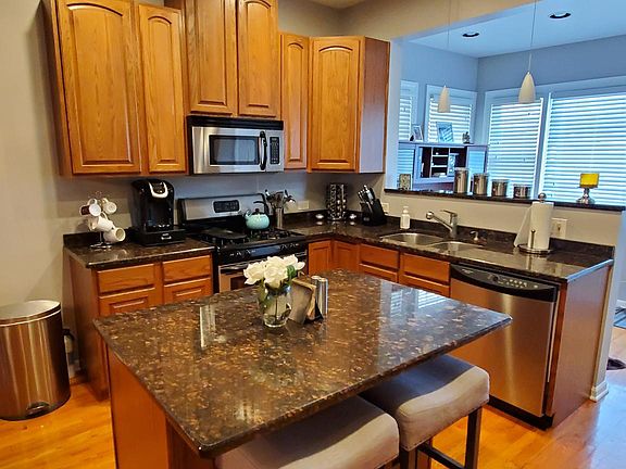 4th image of 3262 W Wabansia Ave #1