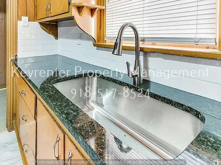 224 E Zion Pl — Photo 7