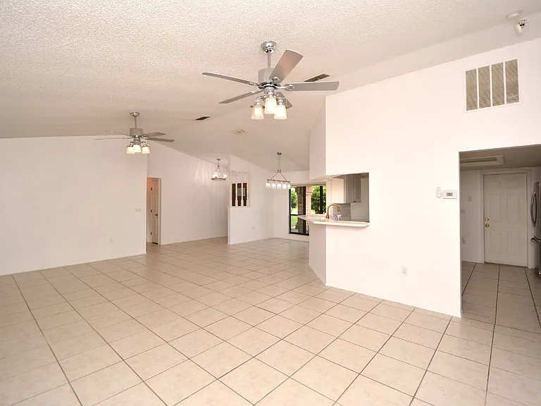 205 Beechwood Ln — Photo 5