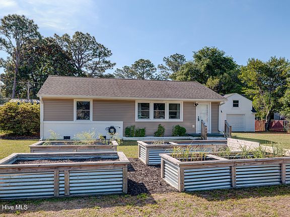 3rd image of 608 Francis Marion Drive