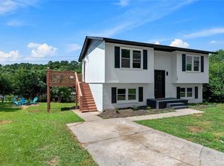 105 Foxhall Ct, Easley, SC 29640