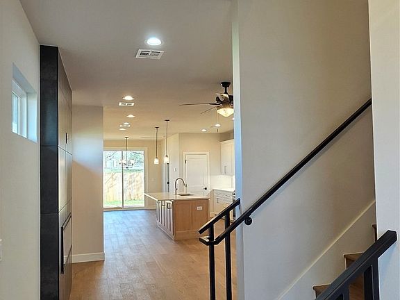 2nd image of 1014 E Delmar Pl
