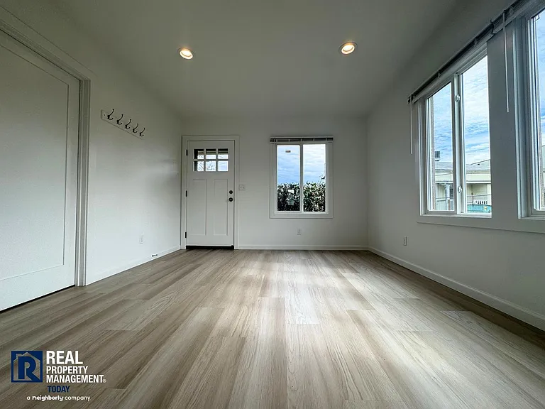 8420 1/2 S Tacoma Way #1 — Photo 3