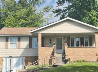 210 Crestview Dr, Romney, WV 26757