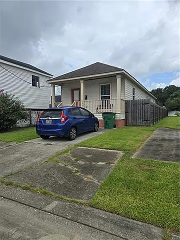 3 bed, 2.0 bath, 1406 sqft, $2,100 — Photo 2