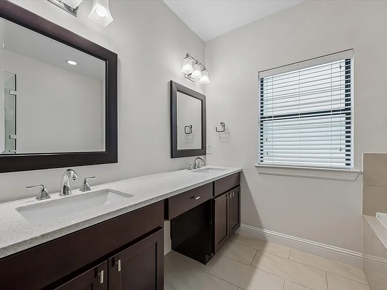 734 W 20th St #A — Photo 14