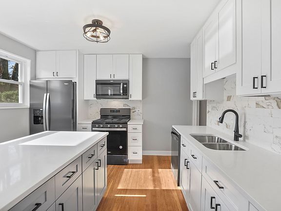 2nd image of 2801 Oak St