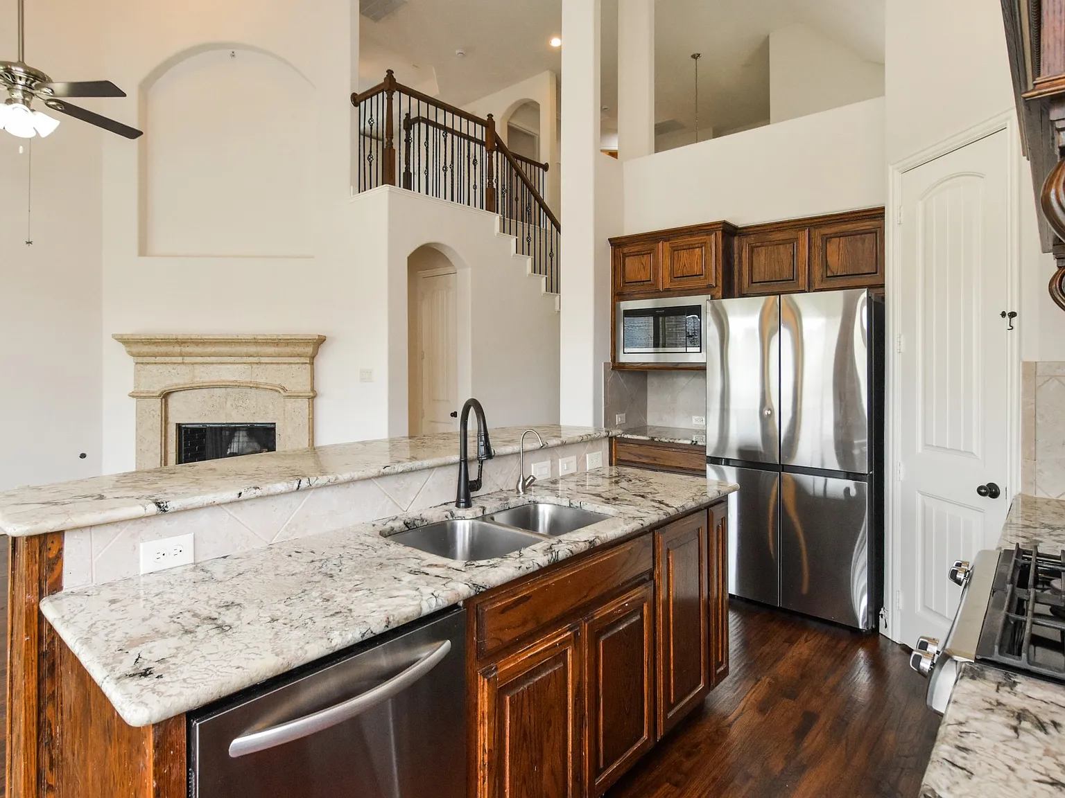 4 bed, 2600 sqft, $3,500 — Photo 3