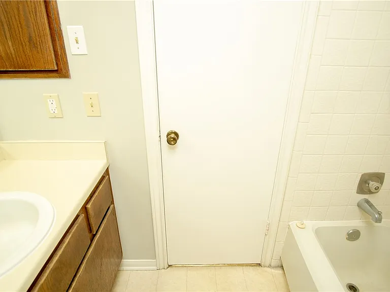 1801 Woodsman Dr #D — Photo 18