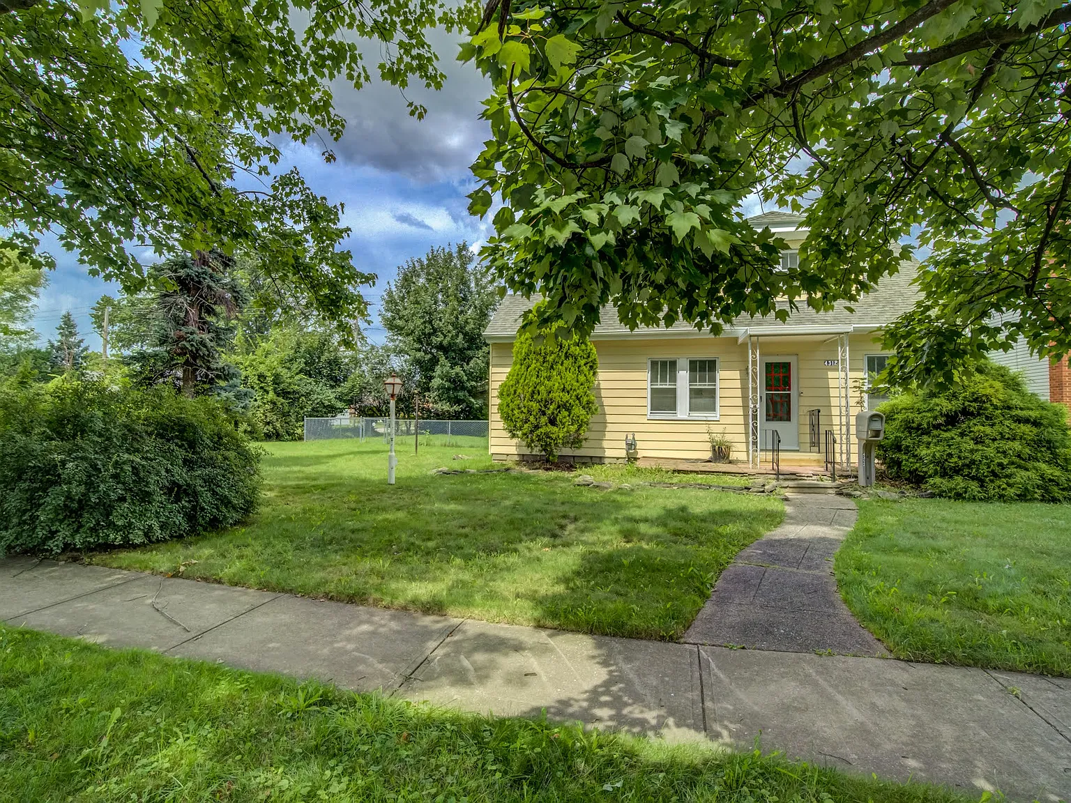 3 bed, 1255 sqft, $1,850 — Photo 3