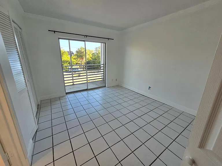 1407 NE 56th St #309 — Photo 11