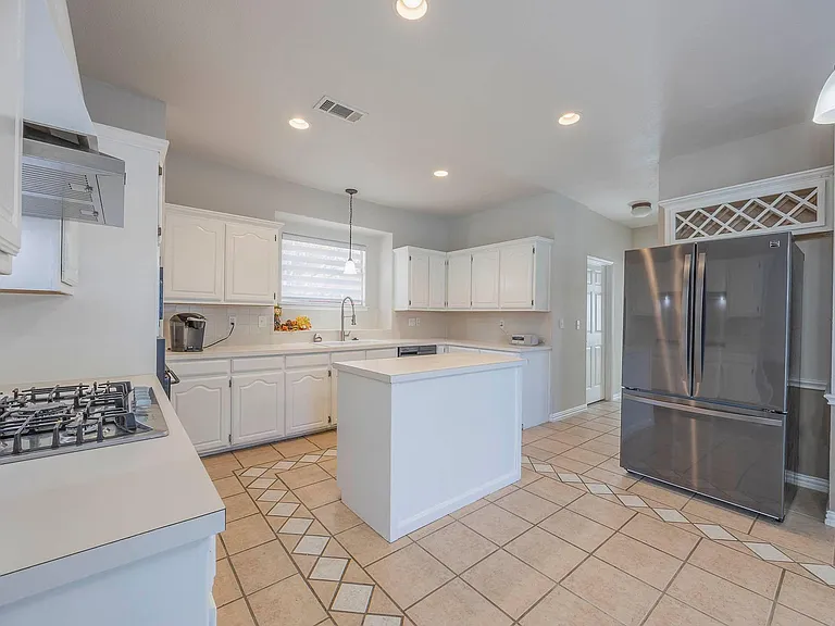 2705 Trophy Dr — Photo 11